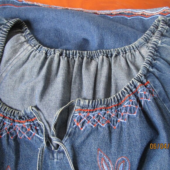 Boho scoop neck denim blouse with embroidery and drawstrings. No maker Size M - Picture 7 of 10